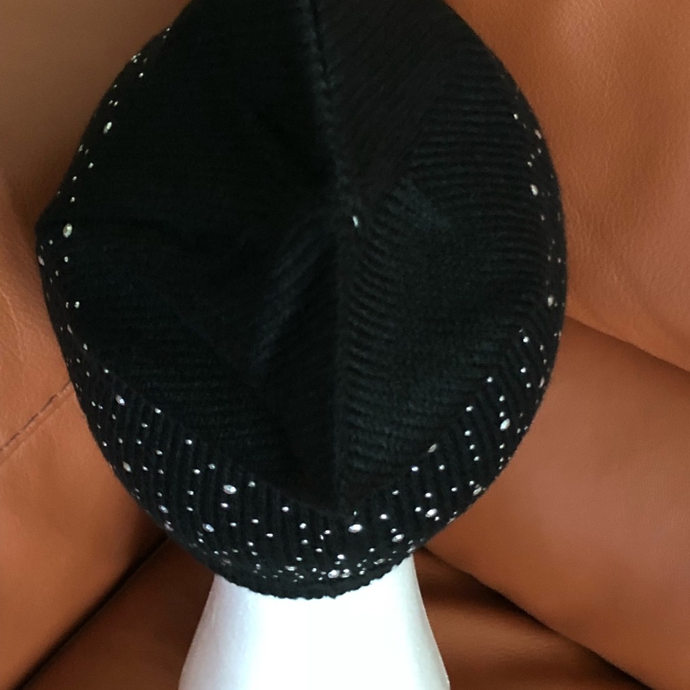Beanie - Picture 4 of 4